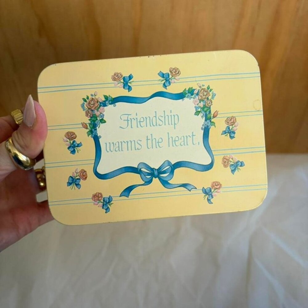 Vintage friendship warms the heart metal tin
